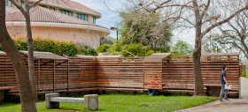 Hanging Bench built by students in a design-build studio. . Image © CAED